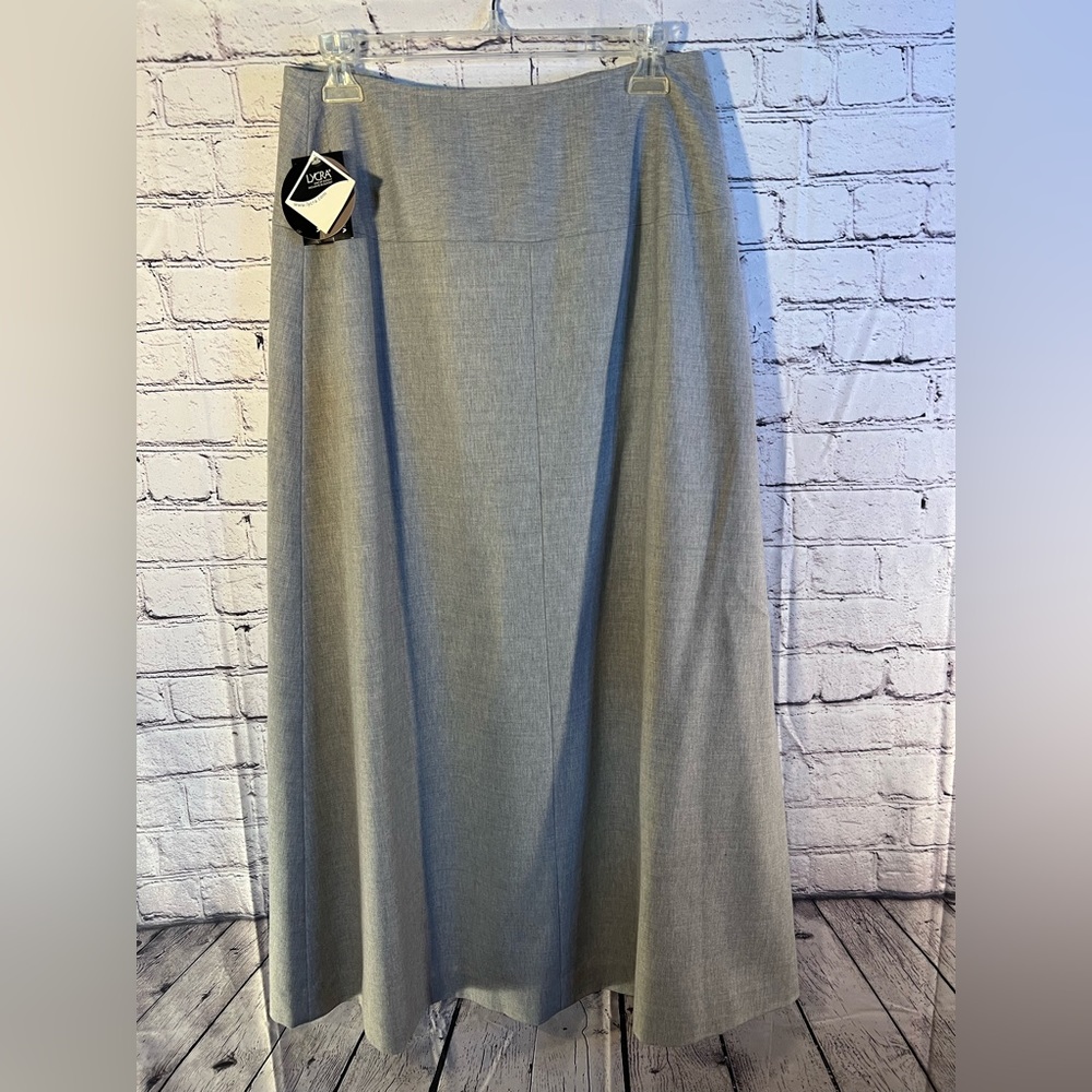 Valerie Stevens.  New Ladies long gray skirt with Lycra/stretch. Size 8.